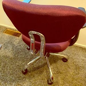 Unused Swivel Adjustable Office Chair in Eggplant